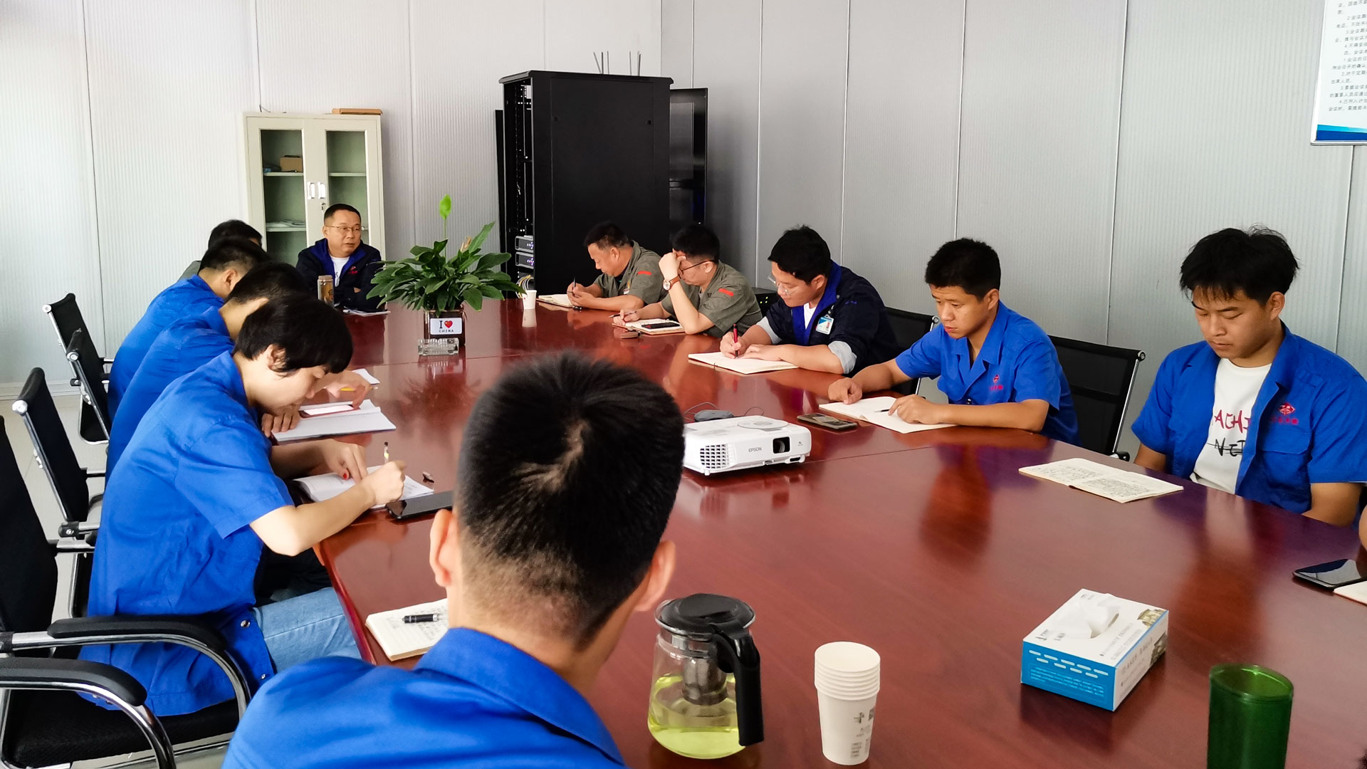忠誠(chéng)企業(yè)、愛(ài)崗敬業(yè)第二階段會(huì)議-(3).jpg